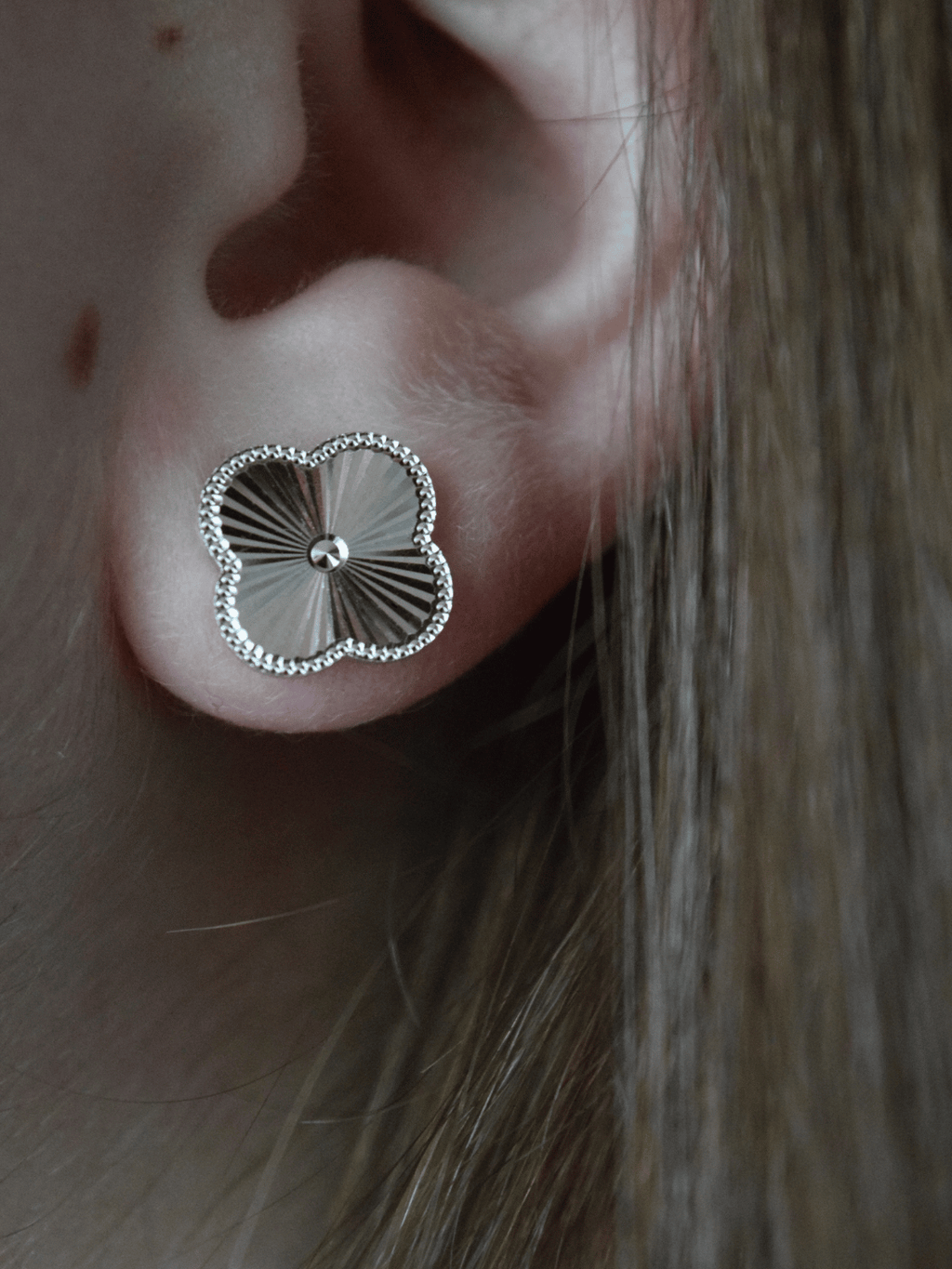 Chloe | Pendientes de botón con forma de trébol