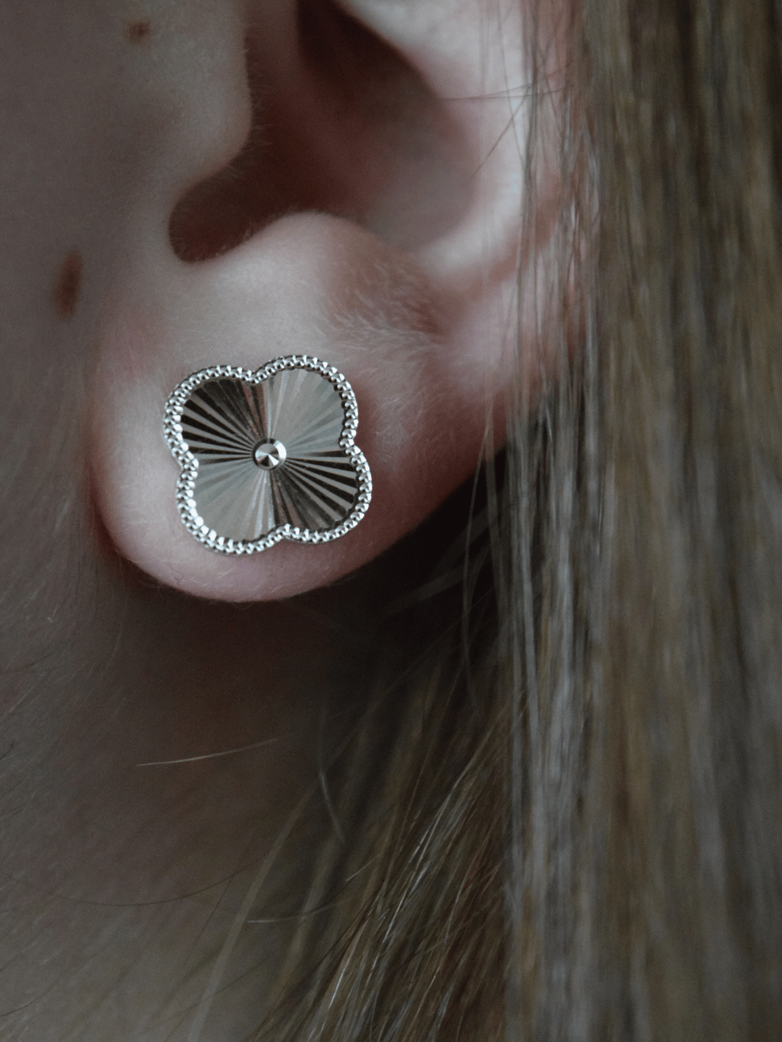 Chloe | Pendientes de botón con forma de trébol