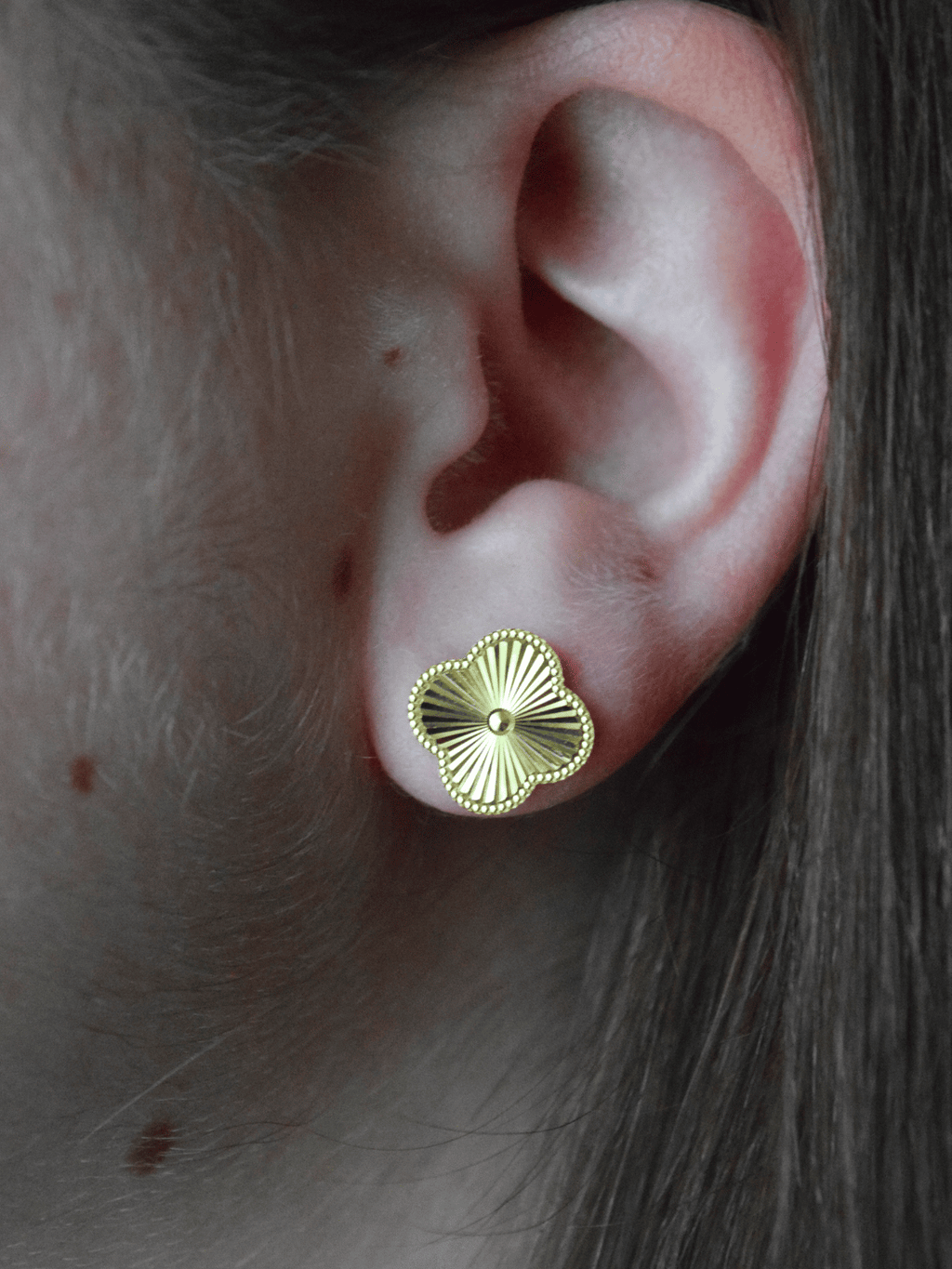 Chloe | Pendientes de botón con forma de trébol