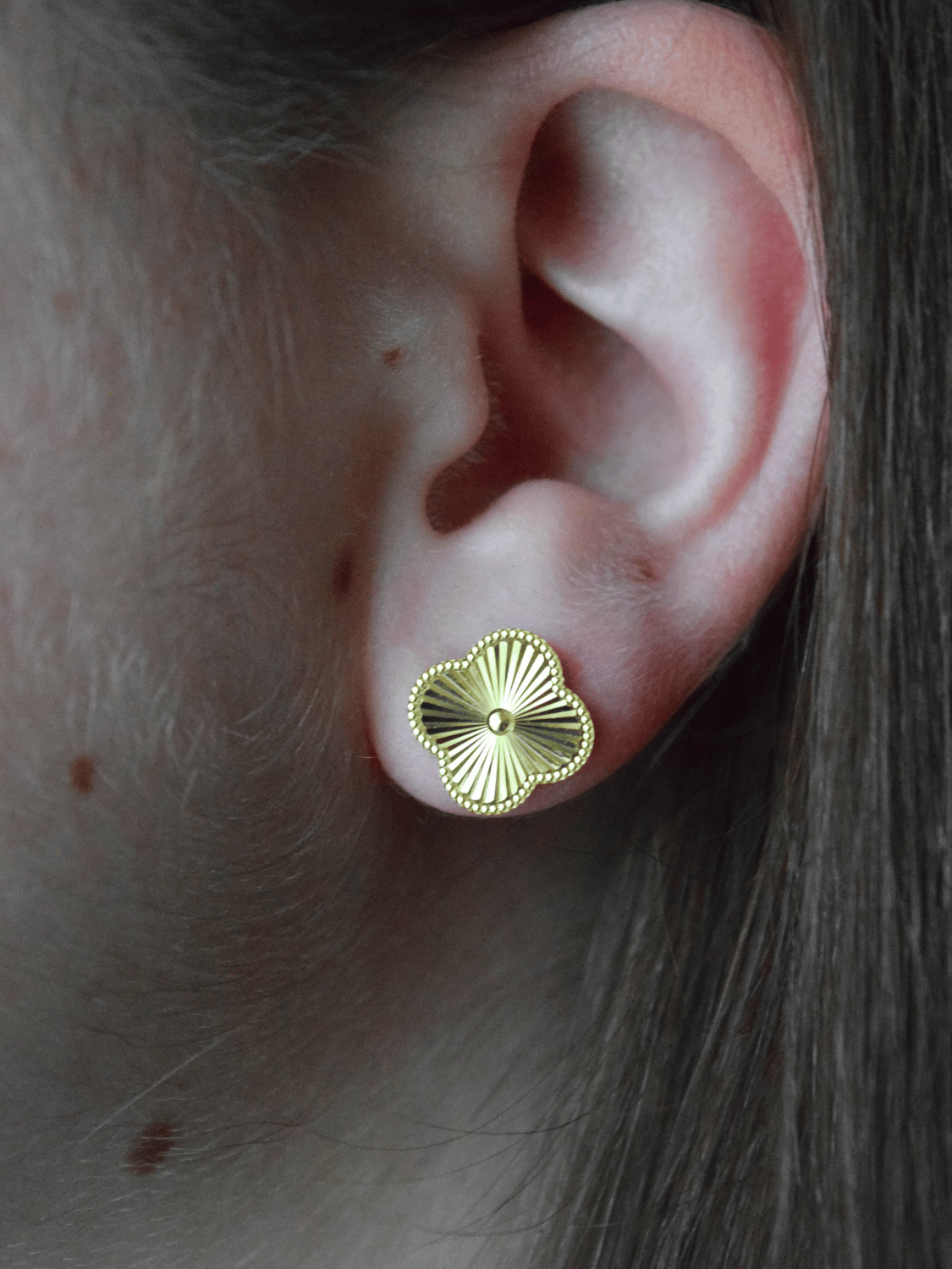 Chloe | Pendientes de botón con forma de trébol