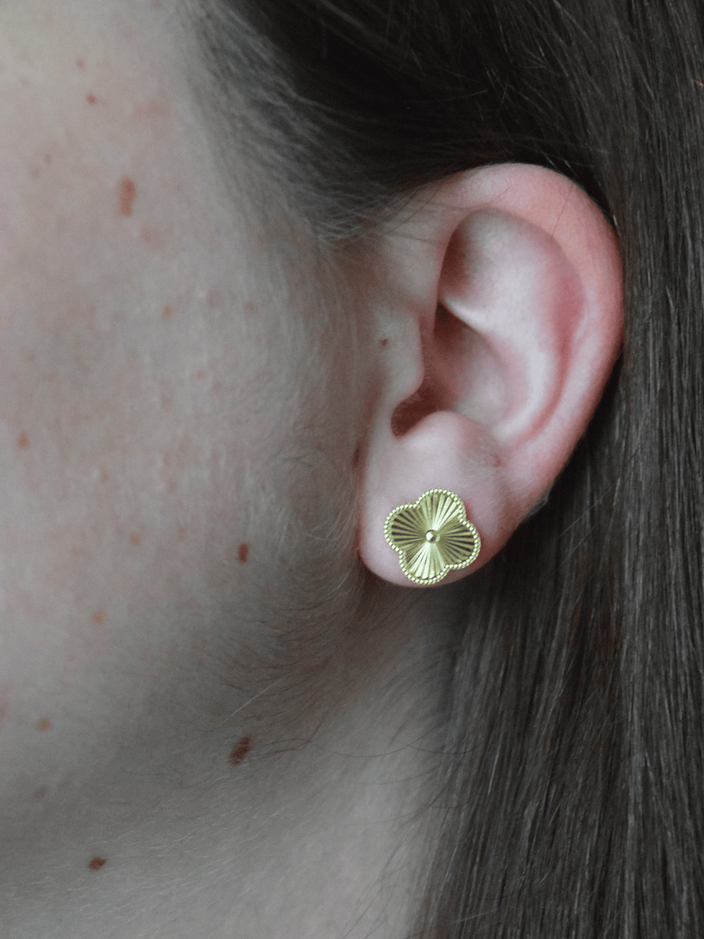 Chloe | Pendientes de botón con forma de trébol