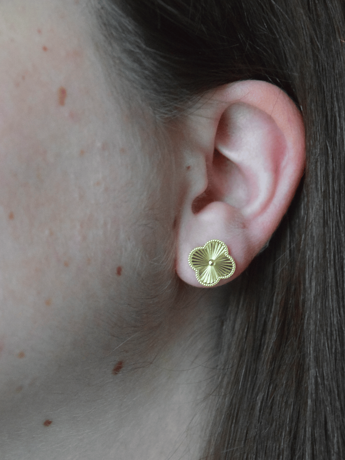 Chloe | Pendientes de botón con forma de trébol