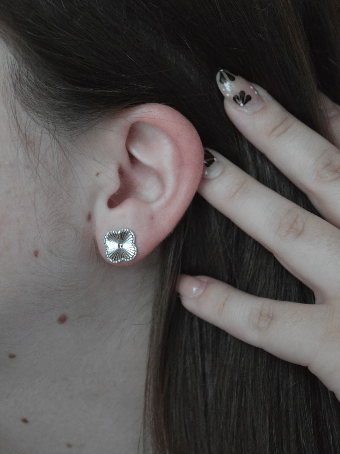 Chloe | Pendientes de botón con forma de trébol