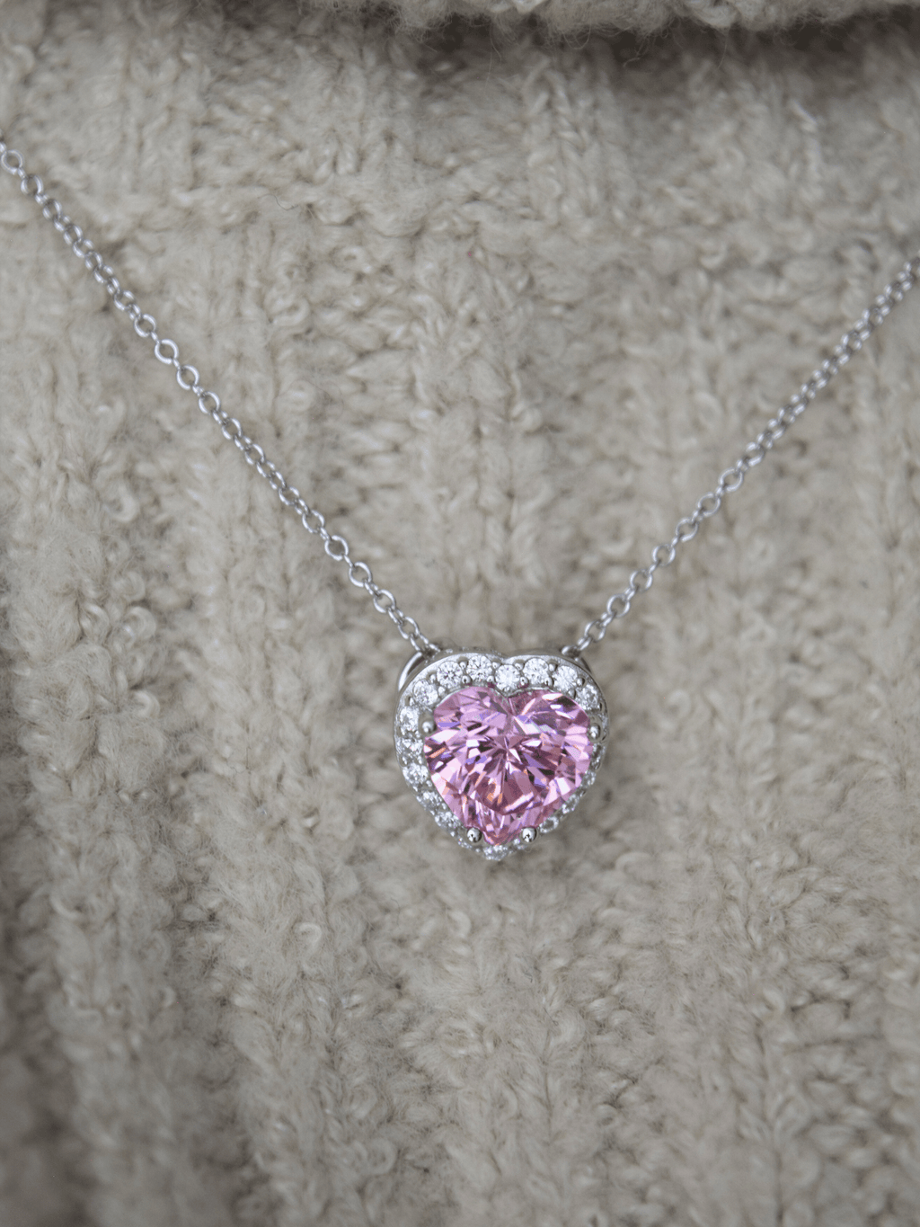 Carla | Collar con forma de corazón