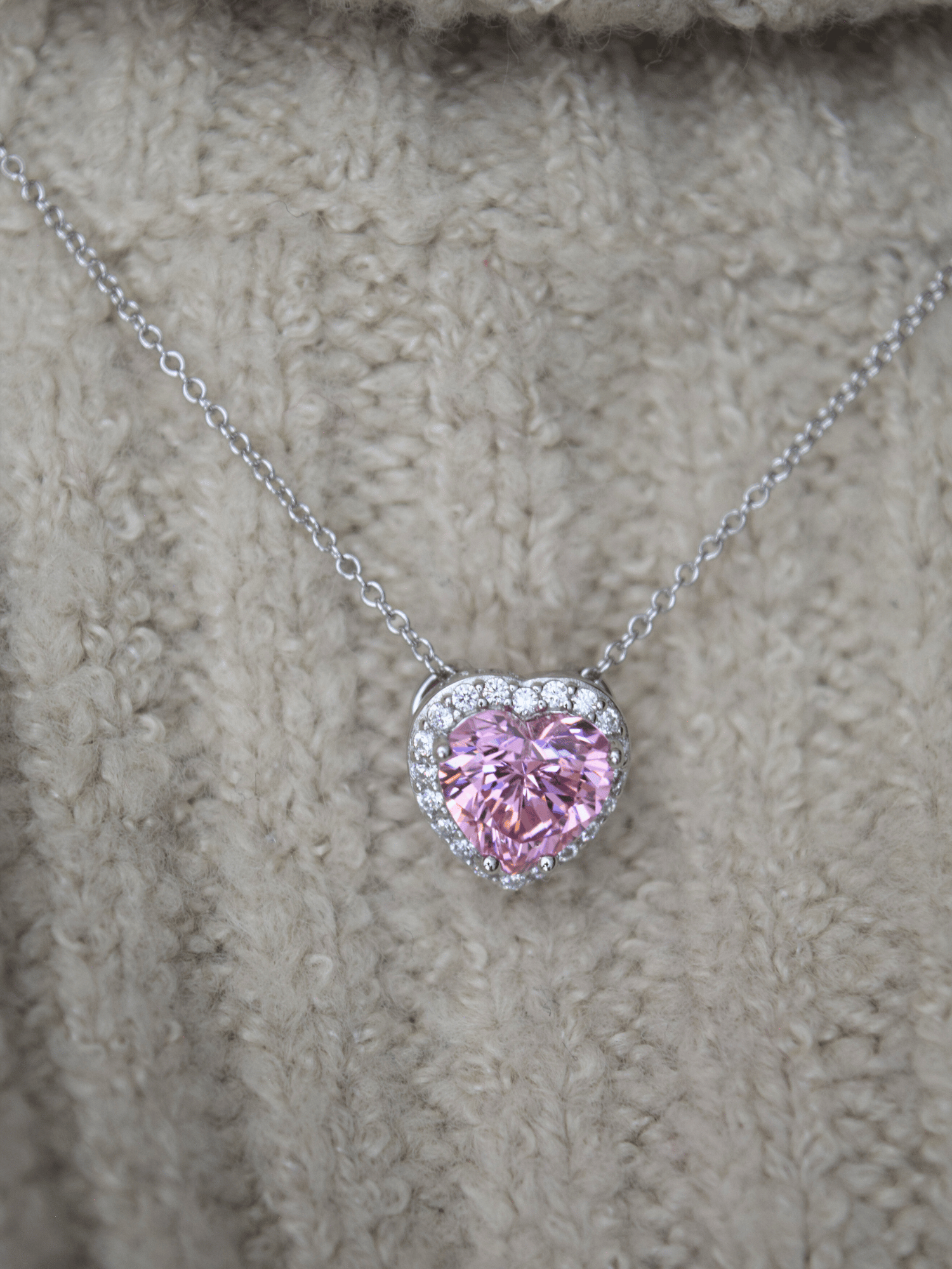 Carla | Collar con forma de corazón