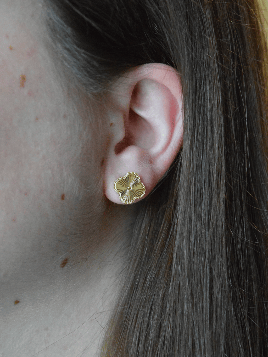 Chloe | Pendientes de botón con forma de trébol