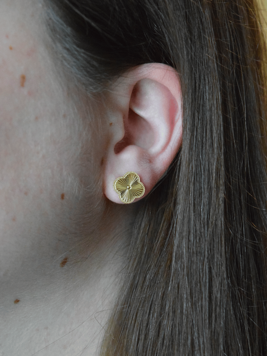 Chloe | Pendientes de botón con forma de trébol