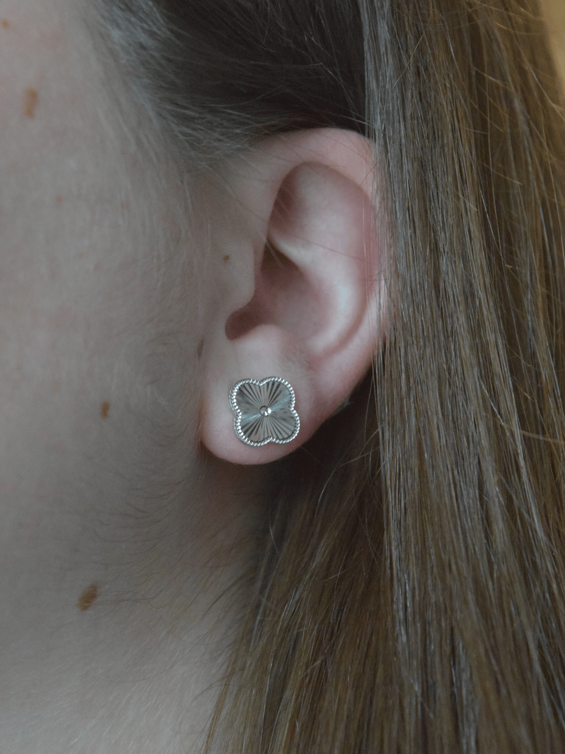 Chloe | Pendientes de botón con forma de trébol