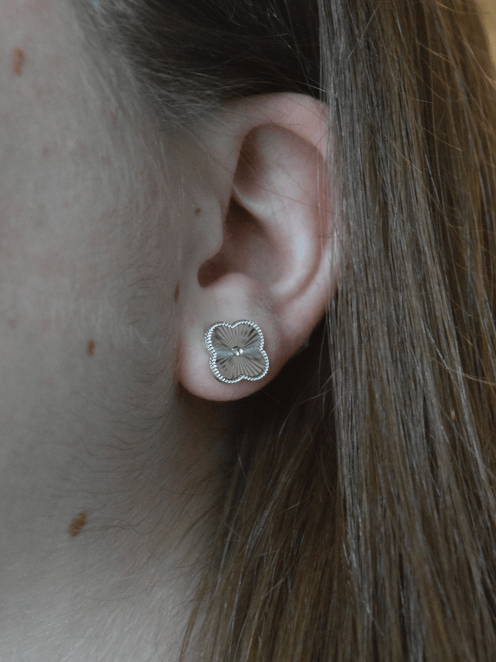 Chloe | Pendientes de botón con forma de trébol