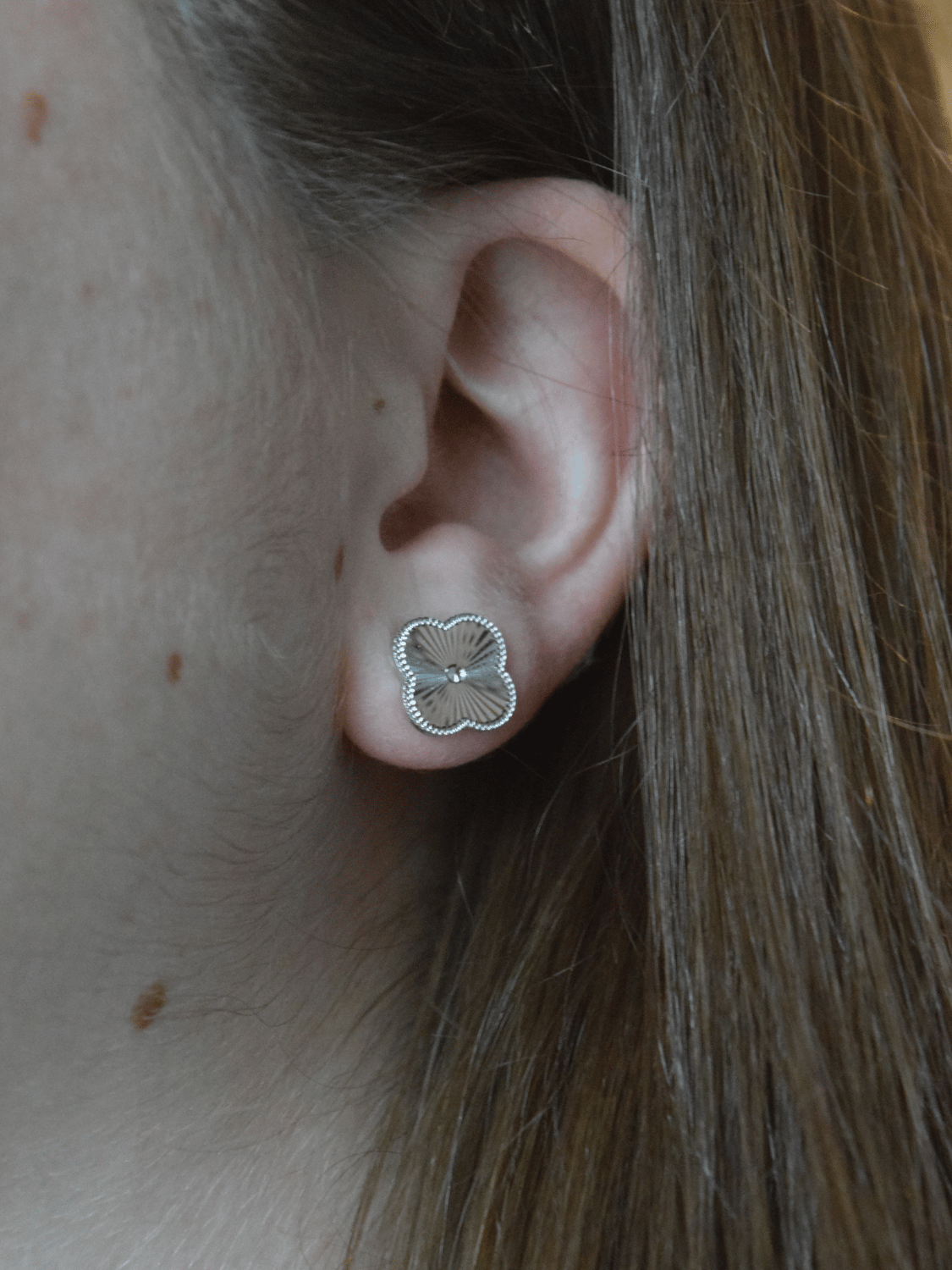 Chloe | Pendientes de botón con forma de trébol