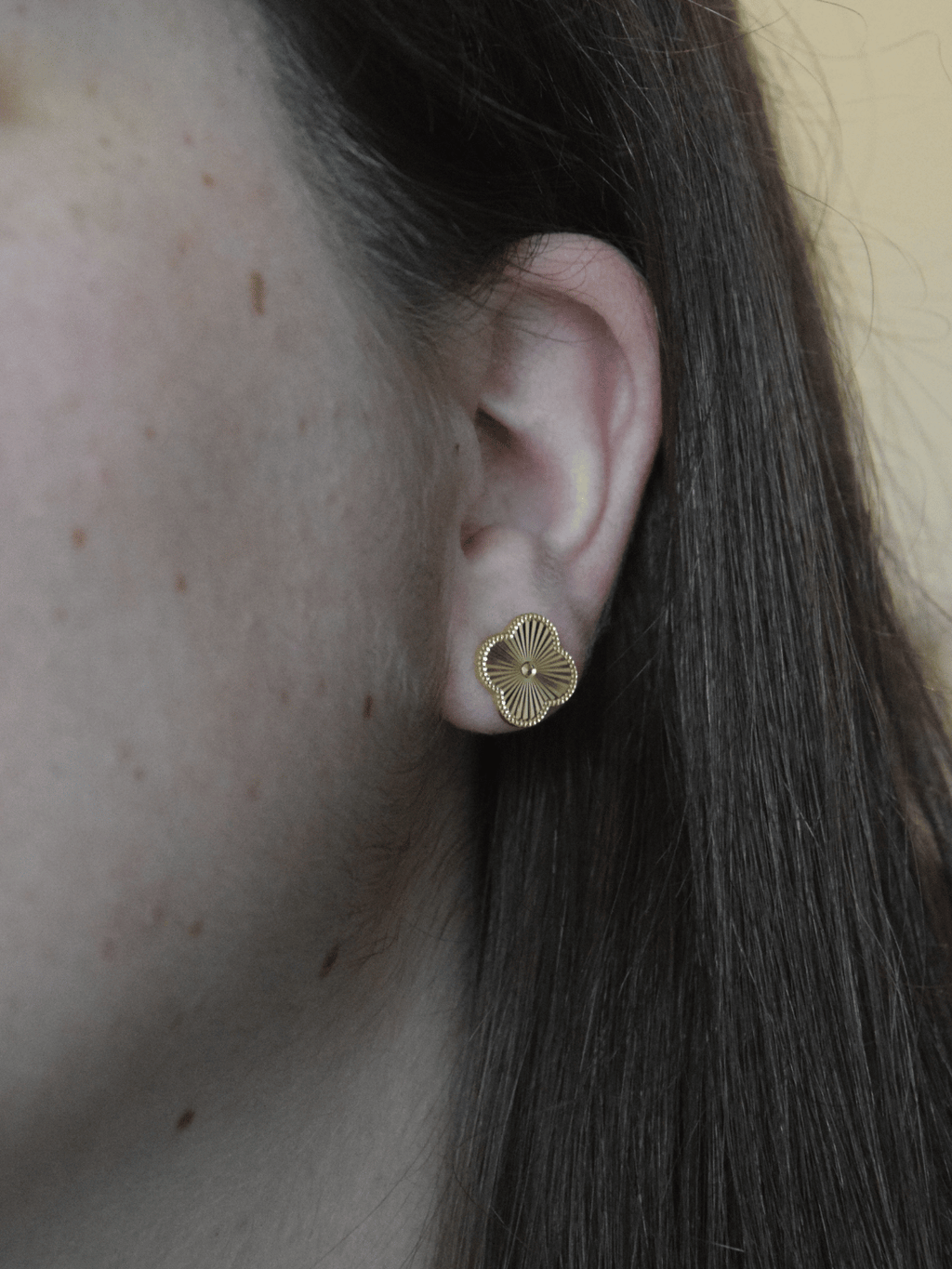 Chloe | Pendientes de botón con forma de trébol
