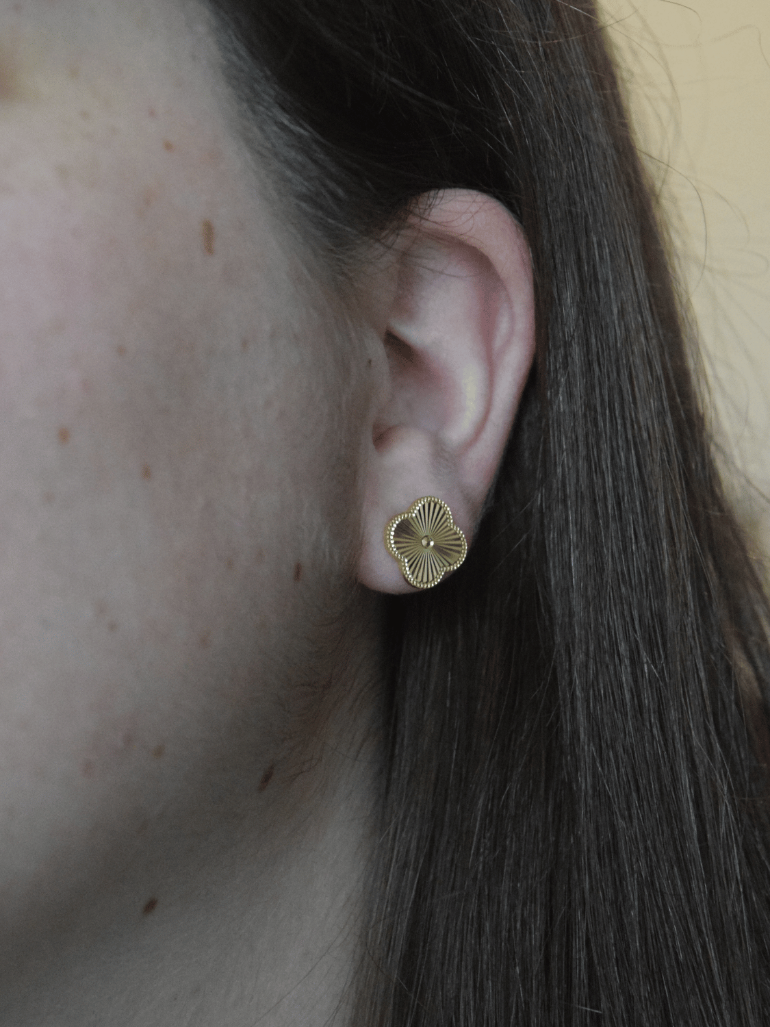 Chloe | Pendientes de botón con forma de trébol