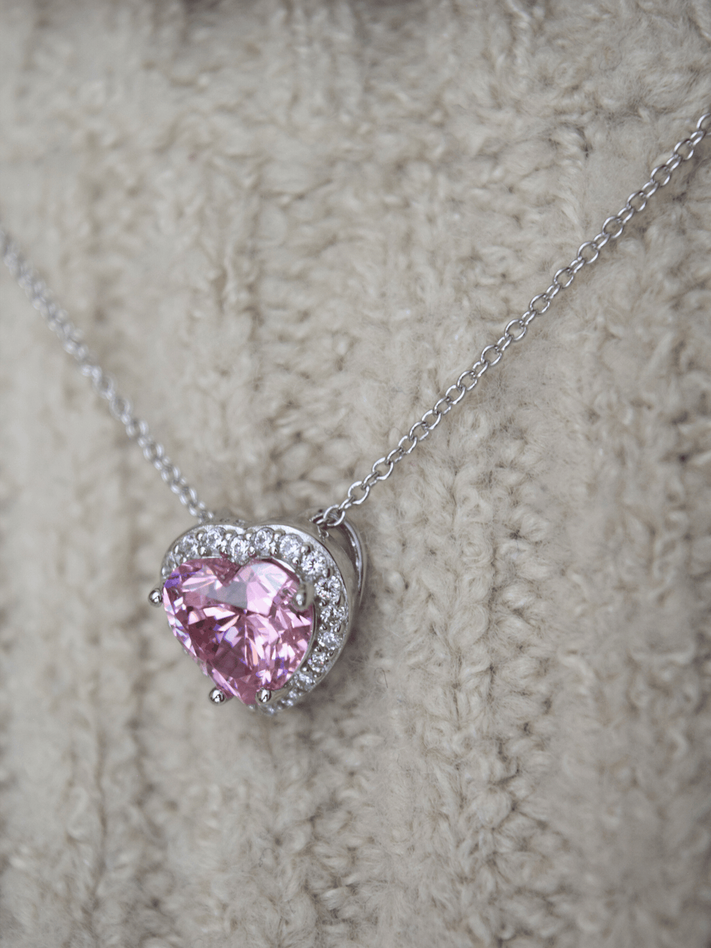 Carla | Collar con forma de corazón