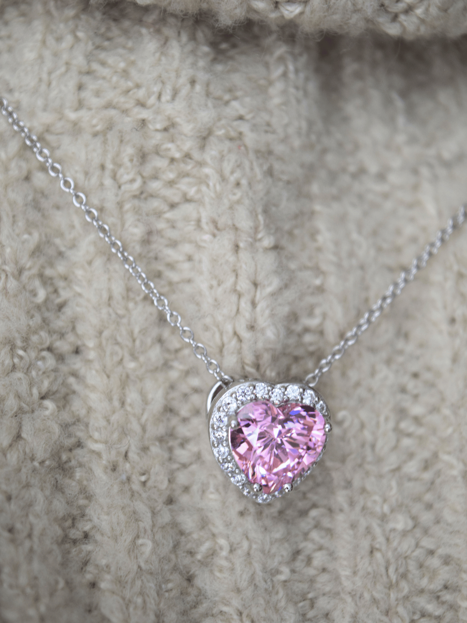 Carla | Collar con forma de corazón