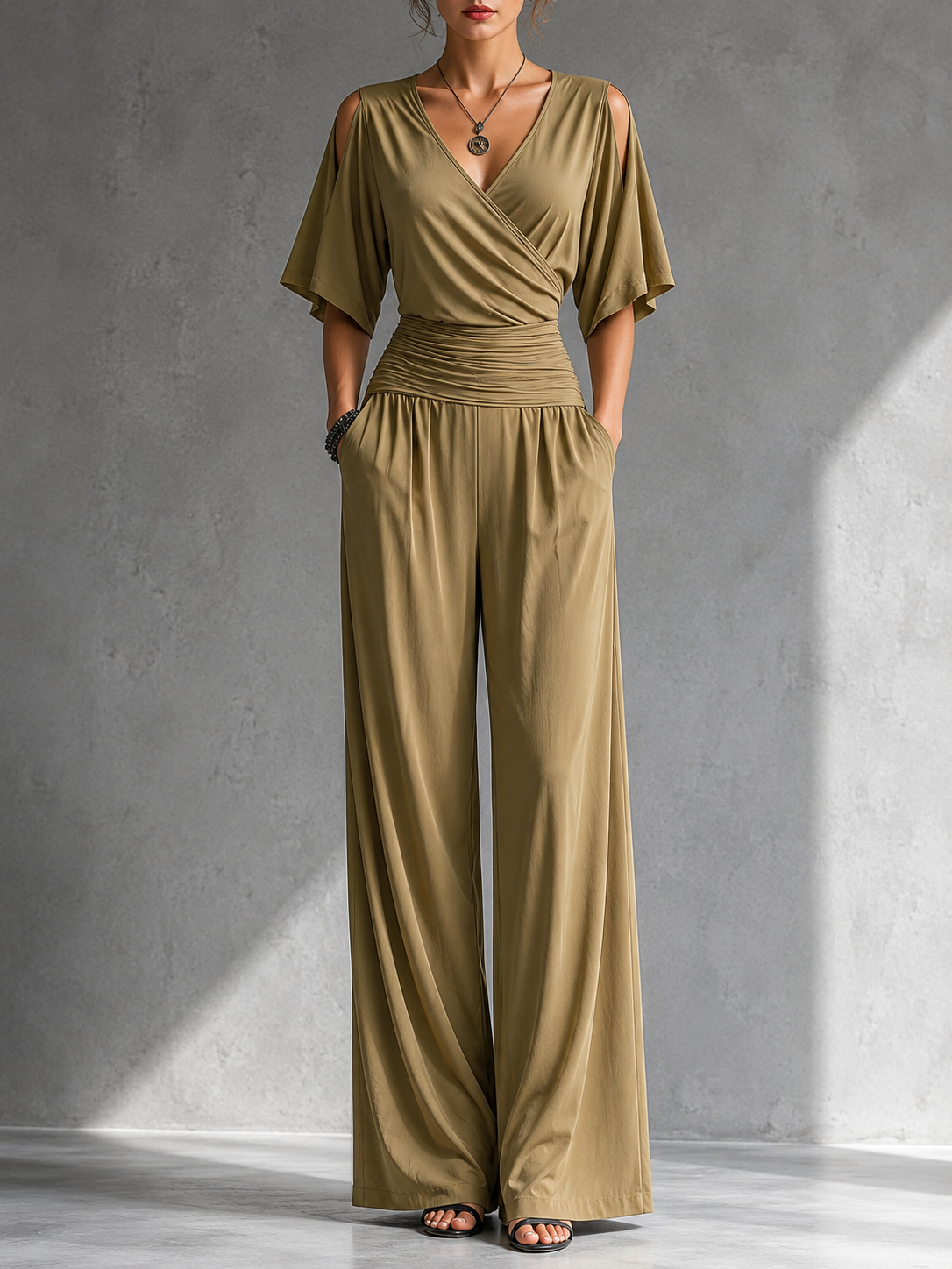 Sofia  | Elegante combinación con top cruzado y pierna ancha